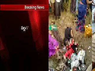 Four killed in road accident in Nalgonda Dist - Sakshi