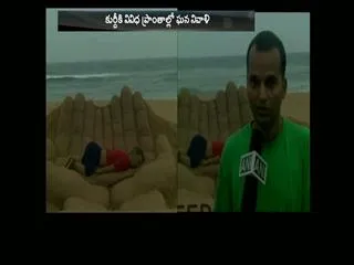 Indian Sand Artist Sculpts A Tribute To Aylan Kurdi - Sakshi