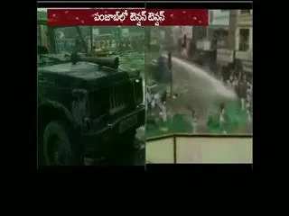 Sikh protestors clash with police; 15 injured - Sakshi