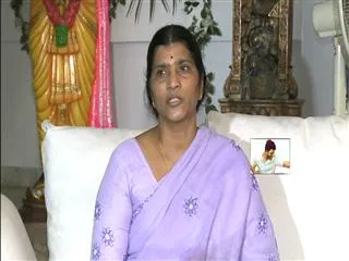Lakshmi Paravathi dimand  to Anounce NTR Vignan Trast Funds calculations - Sakshi
