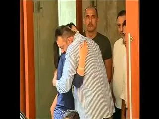 Sanjay dutt hugs wife maanyata, twins Iqra, Shahraan as he leaves for pune Jail - Sakshi