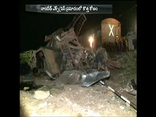 Cleaner drives lorry leads train accident in ananthapur district - Sakshi