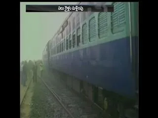Katihar-Amritsar Amrapali Express derailed near Bihar's Khagaria - Sakshi