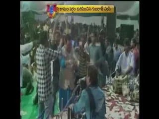 BJP MP Rajesh gave money to Singers - Sakshi