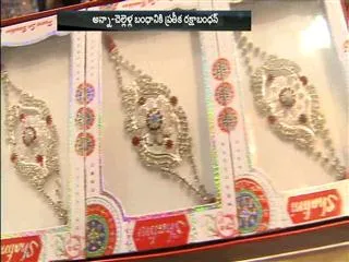 Festival Season: womans are preparing of Rakhi - Sakshi