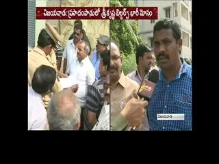 builder escape with 15 crores in vijayawada - Sakshi