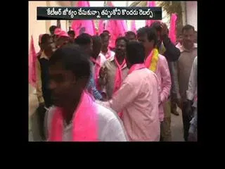 TRS Clash Between Rebels in GHMC Elections - Sakshi