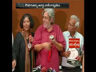 Saeed Mirza in new set of 24 artists to return national awards over FTII row, intolerance - Sakshi