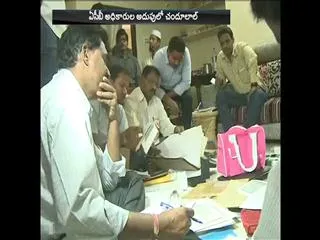 Road and buildings engineer caught in ACB - Sakshi