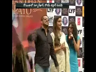 Salman, Sonam go on selfie spree in Noida - Sakshi