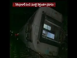 Karnataka train accident, several injured - Sakshi