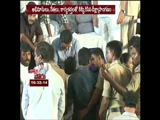 YS Jagan mohan reddy  indefinite hunger strike continue on 2nd day - Sakshi