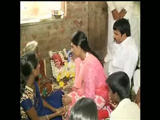 YS Sharmila paramarsha yatra third day in warangal district - Sakshi