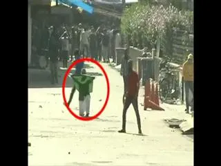 Pak flags once again raised at separatist in Srinagar - Sakshi