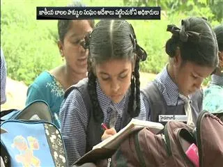 Poor Kids studied Under Tress in Hyderabad - Sakshi