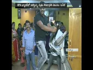 Hero sunil visits vibration fitness studio in visakhapatnam - Sakshi