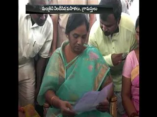 Srikakulam People Questioned Minister Sunitha Over Common ration ingredients - Sakshi