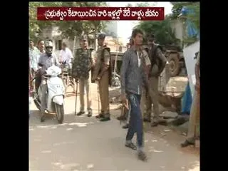 huge police at suraram colony in jyderabad - Sakshi