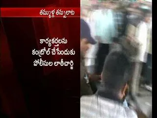 aamanchi and potula sunitha members fight inpresence of mp - Sakshi