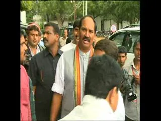 Fight between telangana tdp leaders - Sakshi