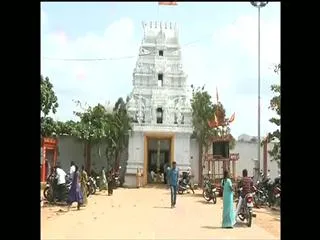 no holy prayers in telangana temples due to priests strike - Sakshi