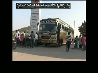 Passengers face problems on private travels bus - Sakshi