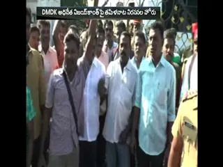 Tamil Nadu People Fires on Actor Vijayakant - Sakshi