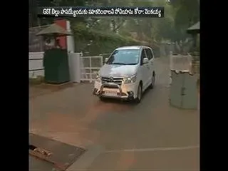 Venkaiah Naidu meets Sonia Gandhi, seeks help to get bill passed - Sakshi