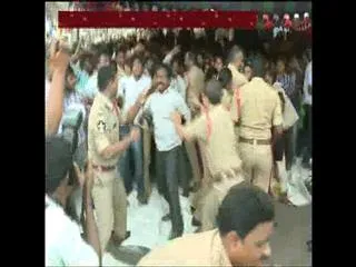 police stopped VRA's indefinite hunger strike - Sakshi