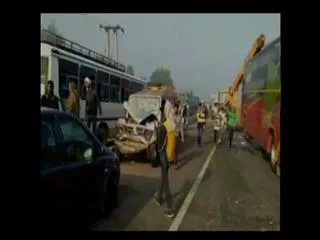 almost 30 vehicles rammed into each other on Jaipur- Agra Highway - Sakshi