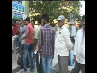 Old Rs,500 notes will be acceptable only till Dec 15th midnight - Sakshi
