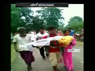 another man from odisha had to walk 6 kilometers with daughter dead body - Sakshi