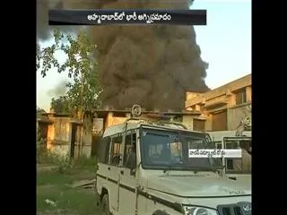 Huge fire accident in Ahmedabad - Sakshi
