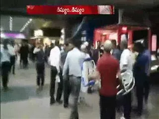 Clash Between Cab Drivers At Shamshabad Airport In Hyderabad - Sakshi