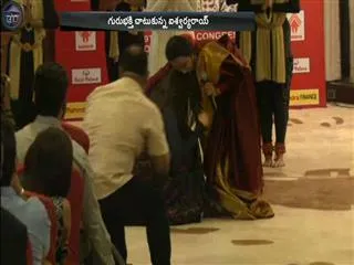 Aishwarya Rai Bachchan got teary eyed watching her dance guru perform - Sakshi