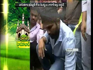 Allu Arjun Promotes Haritha Haram Plantation Drive By Planting Sapling At His Home - Sakshi