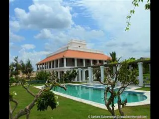 kodanadu estate of Jayalalithaa attacked, watchman killed - Sakshi