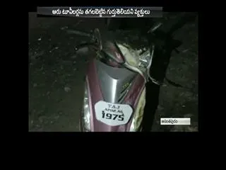 Students bikes burned in Narayana College at ananthapur - Sakshi