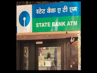 Fake Rs 2000 notes of 'Children Bank of India' dispensed from SBI ATM in Delhi - Sakshi