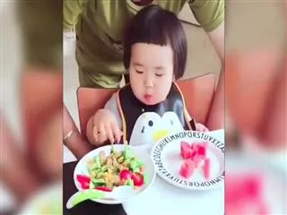 adorable-baby-eating-to-daler-mehandi-video-goes-viral-on-social-media - Sakshi