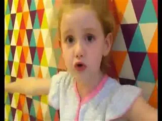 Facebook sensation Brooke Blair, 5, meets homeless - Sakshi