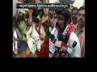 Gautamiputra Satakarni team visits Vijayawada Kanaka Durga Temple - Sakshi