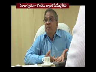 common man facing problems with 2 thousand notes - Sakshi
