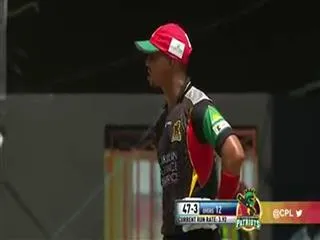 Lendl Simmons bats with only one pad in CPL, scores 60-ball 50 - Sakshi