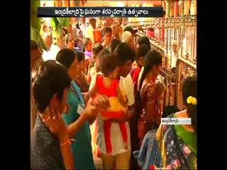AP CM present silk clothes to Goddess Durga - Sakshi