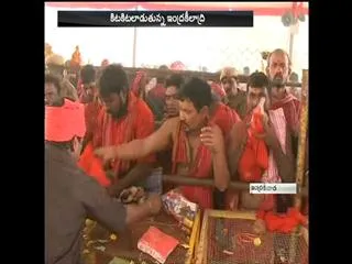 Bhavani deeksha devotees throng Indrakeeladri - Sakshi