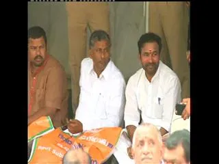 telangana bjp protest at secretariat - Sakshi