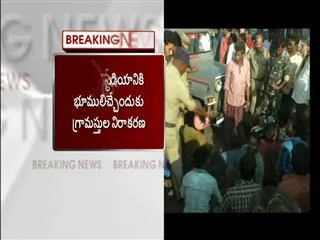 Tension on machilipatnam mandal kummaripalem - Sakshi