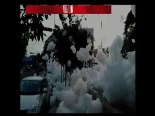 Varthur Lake: After heavy rain, chemical 'snowfall' in Bengaluru - Sakshi