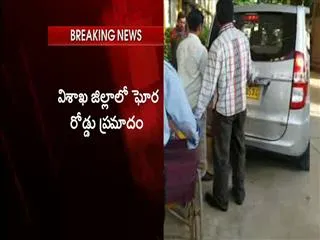 40 injured in road accident in visakhapatnam district - Sakshi